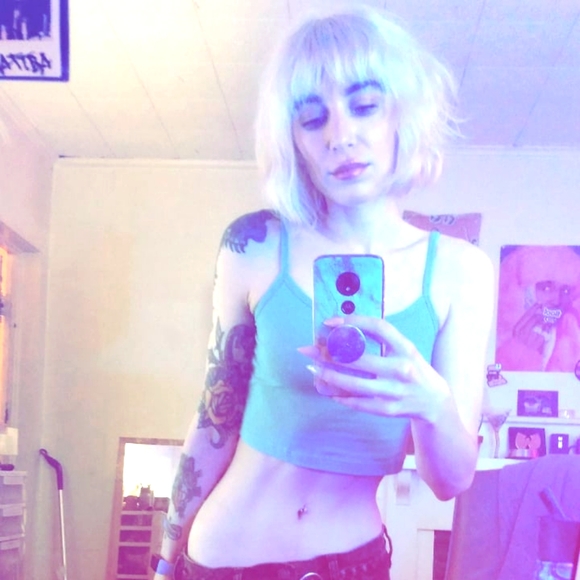 Meet your Posher, Louise - Picture 1 of 1